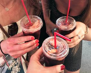 Sugar or artificially-sweetened beverage consumption correlated with the prospective risks of incident stroke or dementia in the Framingham Heart Study Offspring cohort. Sugar or artificially-sweetened beverage consumption correlated with the prospective risks of incident stroke or dementia in the Framingham Heart Study Offspring cohort.