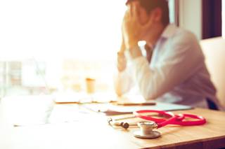 Symptoms of burnout and career choice regret are prevalent among US resident physicians. Symptoms of burnout and career choice regret are prevalent among US resident physicians.