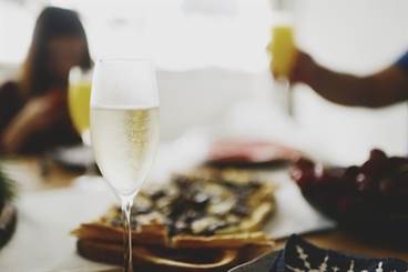 Migraine and Alcohol: Encouraging a Healthy Balance of Indulgence and Vigilance Migraine and Alcohol: Encouraging a Healthy Balance of Indulgence and Vigilance